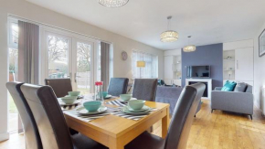 Immaculate 4-Bed House in Romford Romford